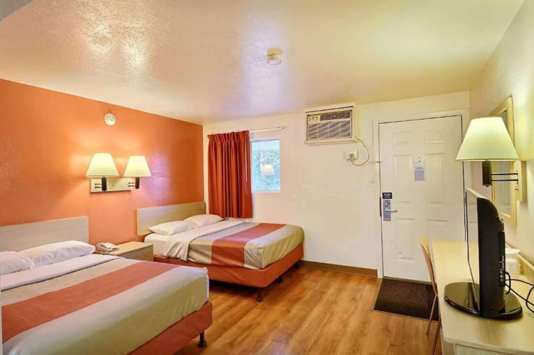 Motel  West Chesterfield