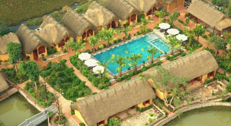 Bungalow with barbecue, pool & jacuzzi | Water view — photo 5