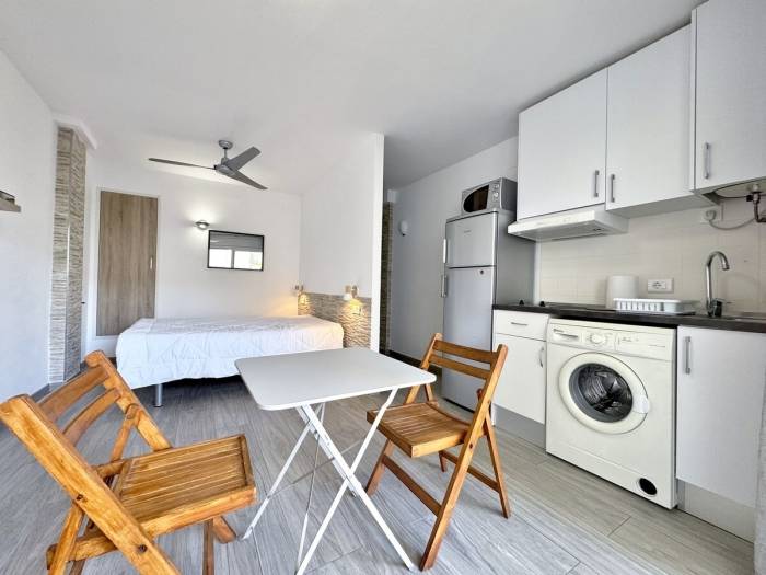 Child-friendly holiday apartment with yard & patio | Next to the beach | Pet-friendly in Roses