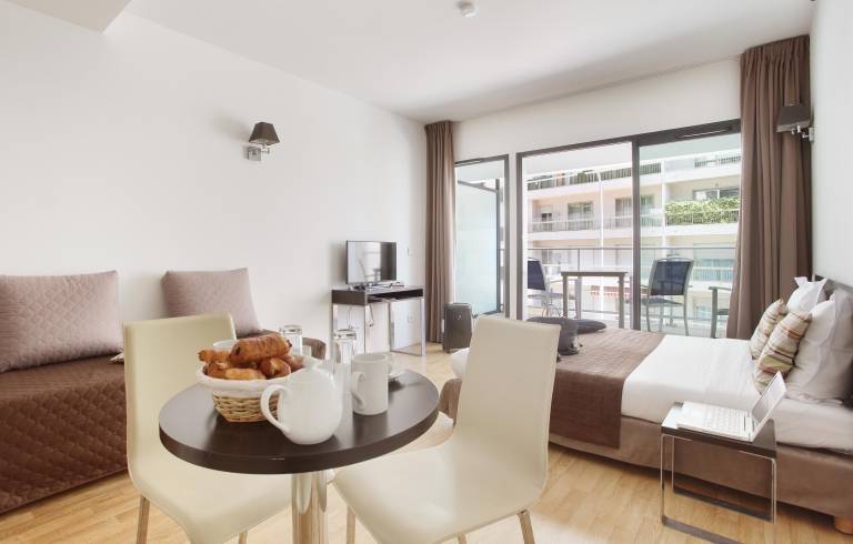 Children-friendly studio with patio | City view | Next to the beach | Dogs allowed — photo 2