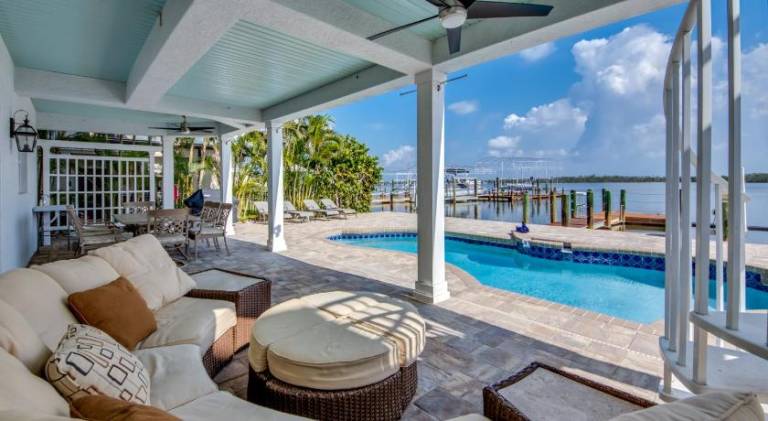 Vacation home with pool | Pets are welcome — photo 4