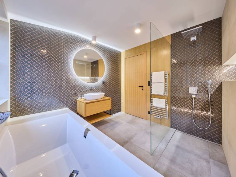 Rooftop Vista Maisonette & Relaxing Bath — photo 5