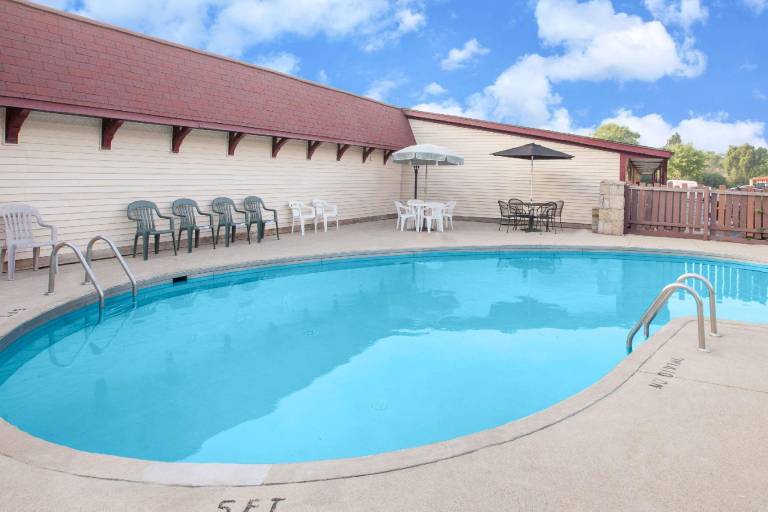 Knights Inn - Battle Creek MI — photo 2