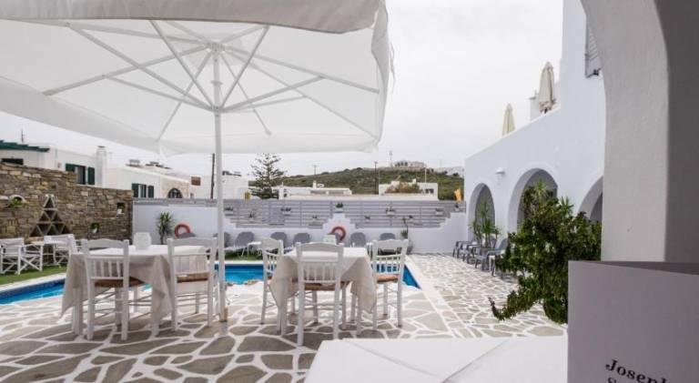 Charming serviced apartment with patio & pool | Beach nearby | Pets are welcome — photo 3
