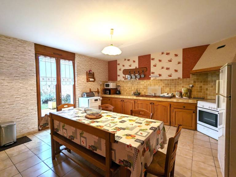 Charming Cottage Near Verdun: 3 Bedrooms, Fireplace, Enclosed Yard, Private Parking — photo 2