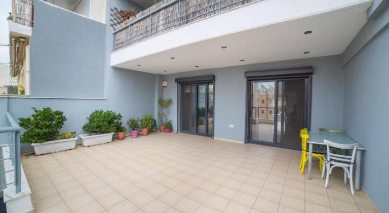 Rental apartment with patio — photo 5