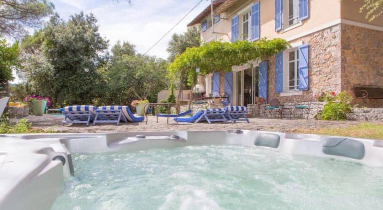 Beautiful villa with jacuzzi & pool | Pet-friendly in Valbonne