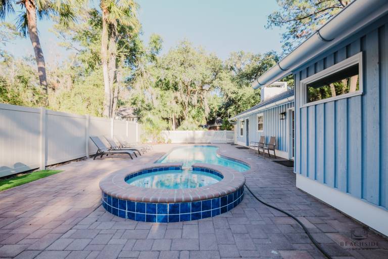 House with barbeque, private pool & hot tub — photo 2