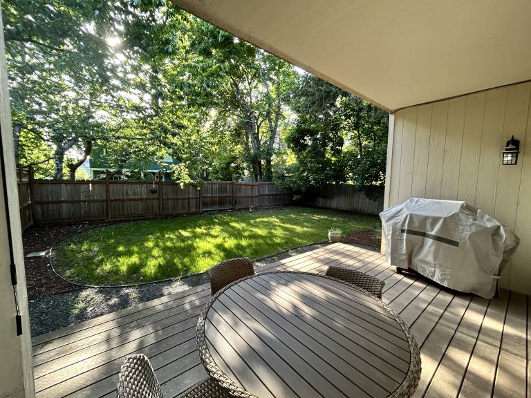 Walk to Downtown CDA - Peaceful Neighborhood with Large Backyard! — photo 4
