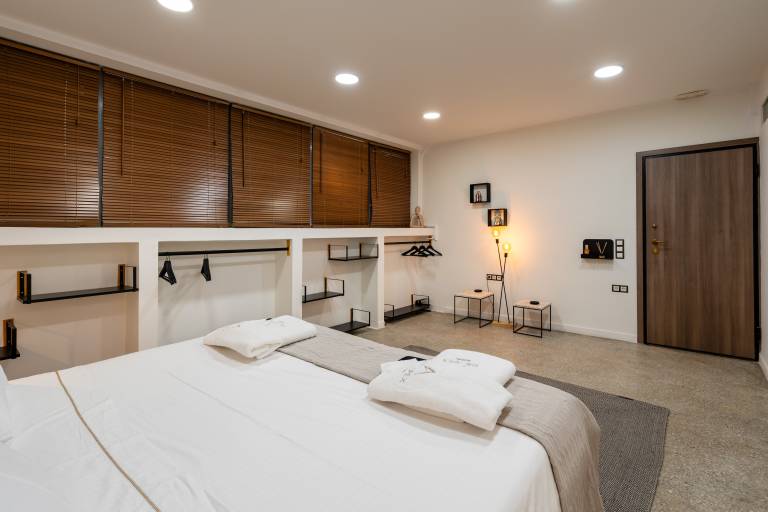 The Apex Boutique Studio with Private Terrace, Wi-Fi, and Air Conditioning — photo 4