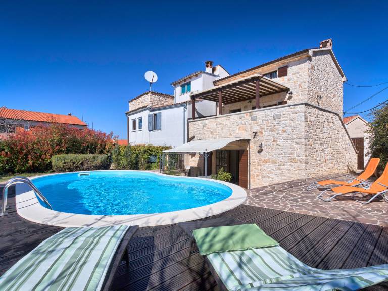 Vacation home with grill, garden & private pool in Rovinj