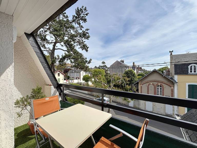 Holiday apartment with 1 room for 4 persons in Cabourg