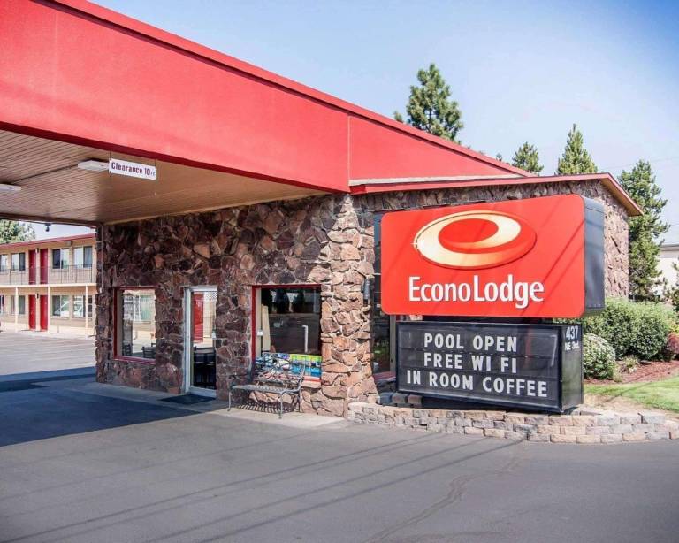 BEND INN & SUITES in Bend, OR