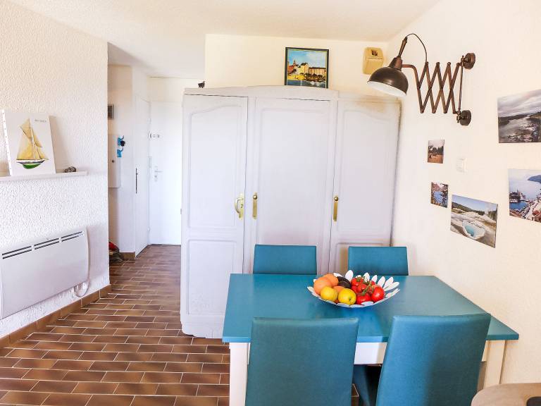 Fully equipped charming rental apartment with pool & patio | Sea view | Pets allowed — photo 4