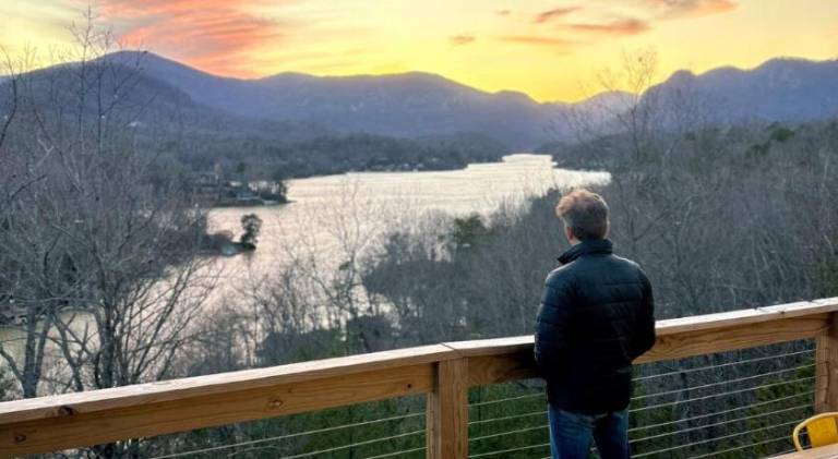Vacation home with jacuzzi in Lake Lure, NC