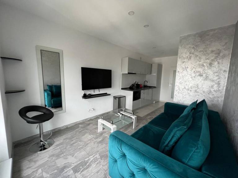 Holiday apartment with jacuzzi, patio & pool | Water view — photo 2
