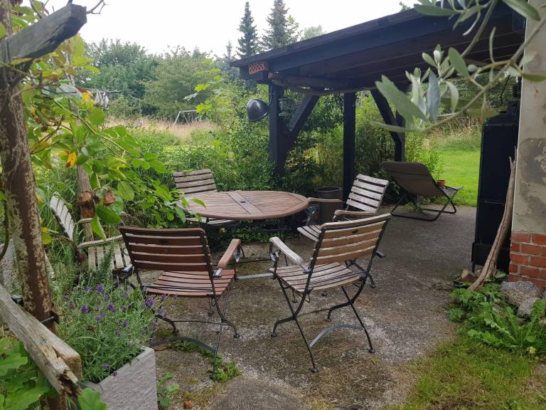 Vacation home with garden, terrace & grill — photo 2