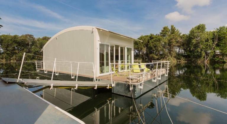 Boat with yard & patio — photo 4