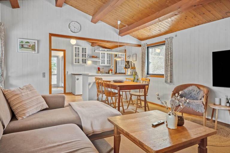House with garden & patio — photo 4