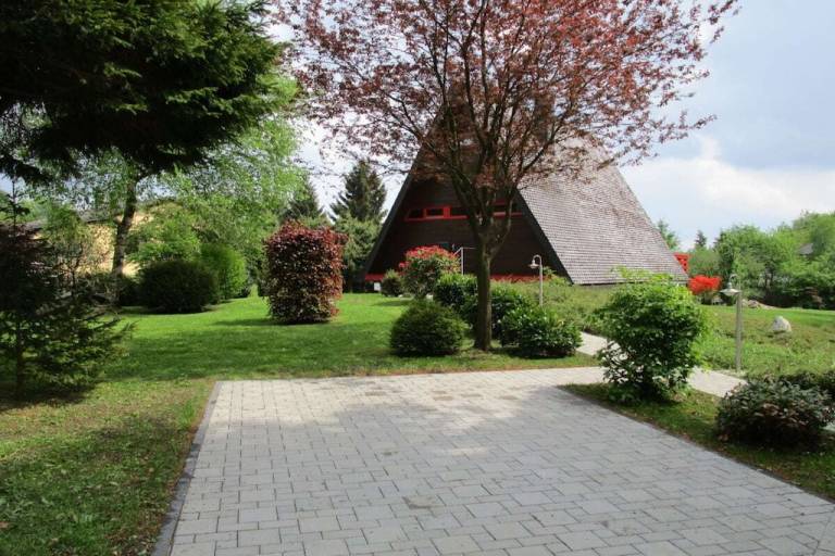 House with yard & barbecue — photo 2