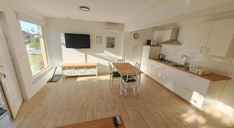 Holiday apartment with yard, terrace & barbeque — photo 3