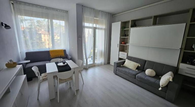 Holiday apartment with pool | Next to the beach | Dogs allowed in Torri del Benaco