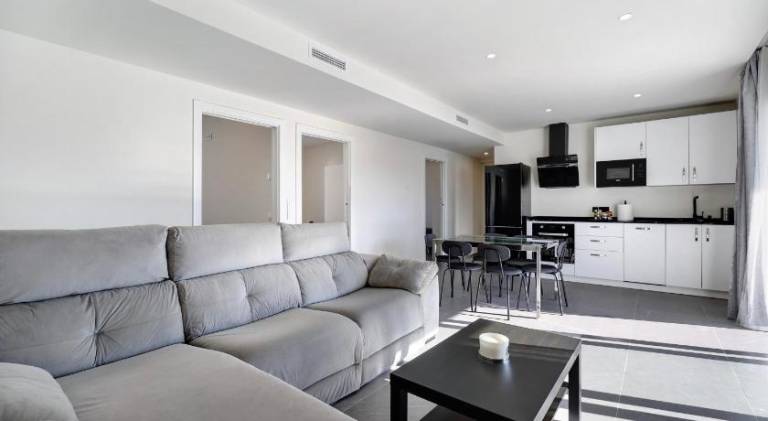 Fully equipped beautiful vacation home with terrace, yard & private pool | Pets are welcome — photo 4