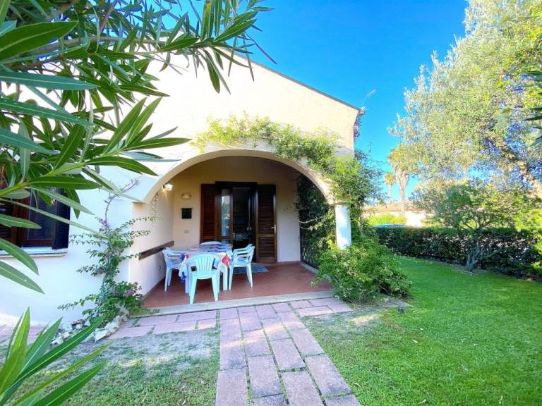 Family-oriented charming rental apartment with garden & terrace | Garden view | Pets allowed — photo 4