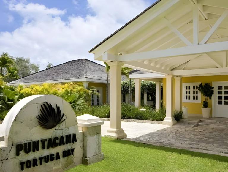 Tortuga Bay in Altagracia