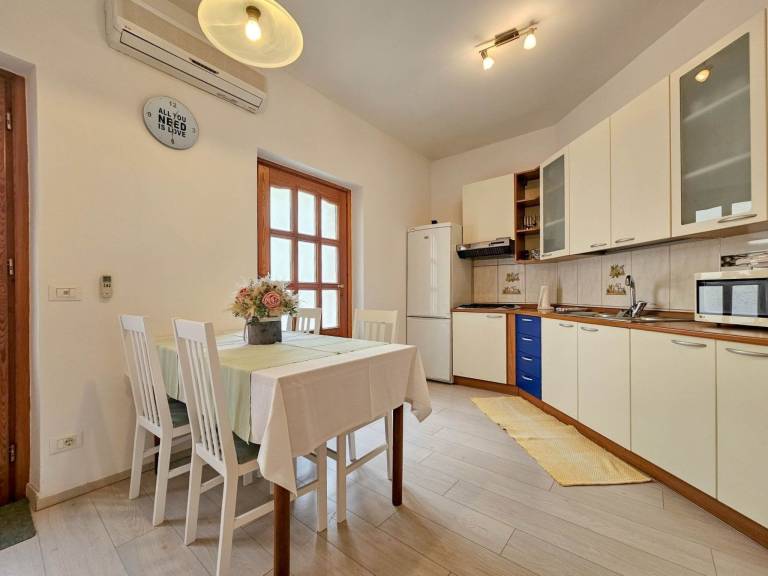 Holiday apartment with barbecue, terrace & garden — photo 5