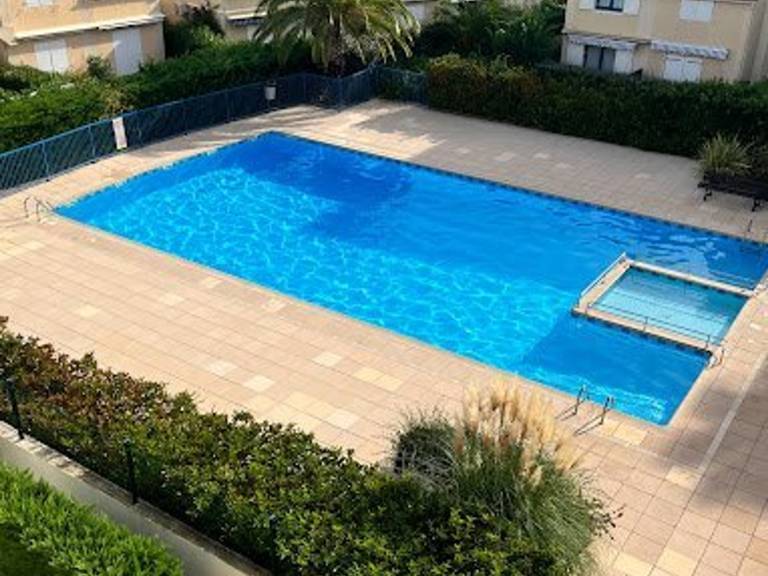 Studio with pool & yard in Le Lavandou