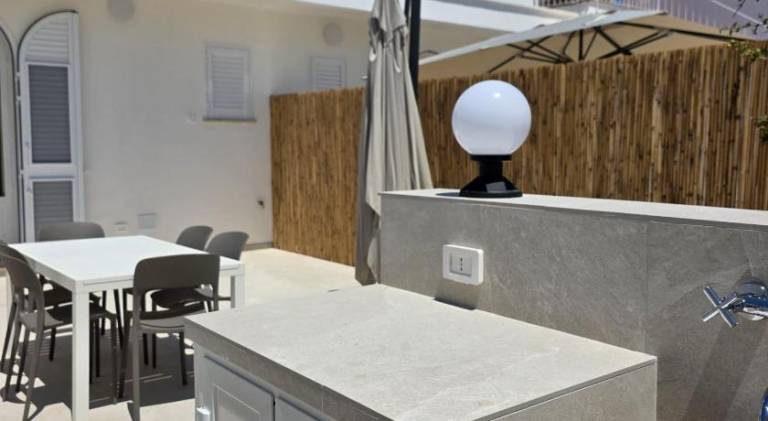 Vacation home with yard & patio in Ugento
