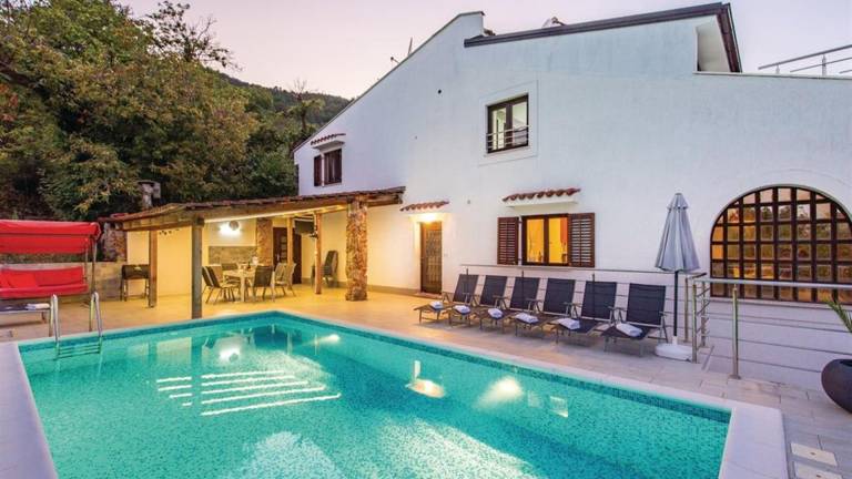 Fully equipped villa with private pool, barbecue & yard | Pets allowed — photo 2