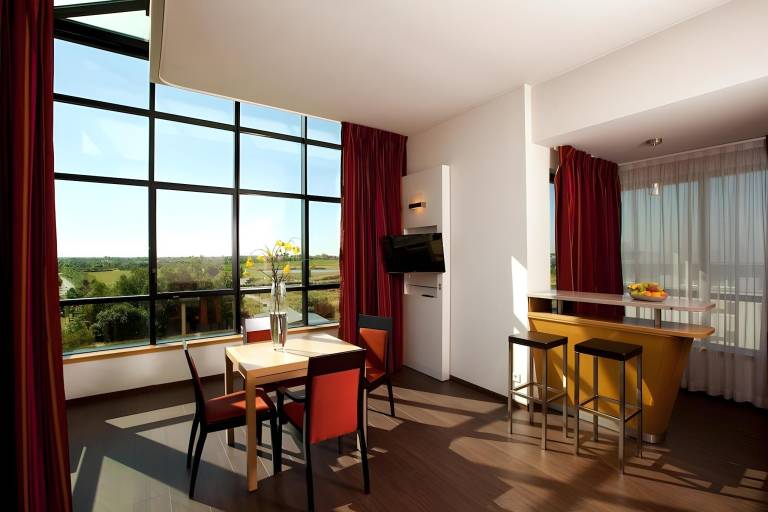 Nice serviced apartment with patio & yard | Dogs allowed — photo 3
