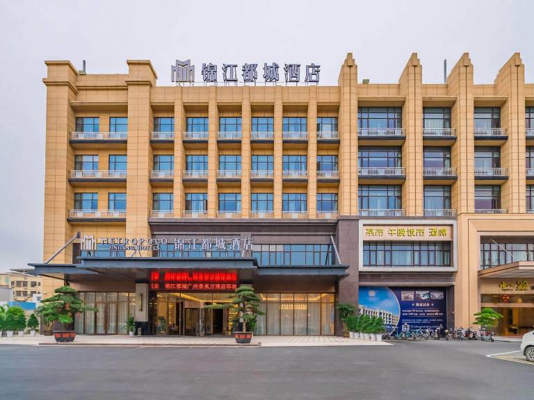 Jinjiang Metropolo Guangzhou Hanxi Changlong Wanbo Subway Station Hotel in Guangzhou