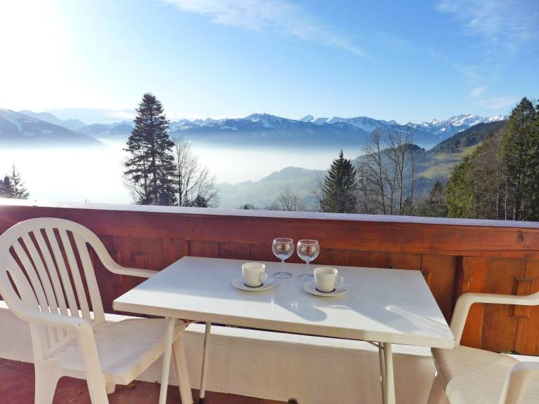 Apartment with patio, heated pool & sauna | Mountain view | Close to the ski | Pets allowed — photo 4