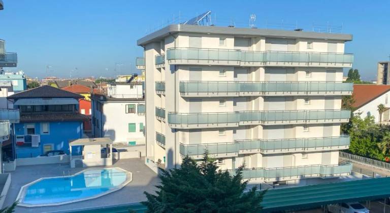 Holiday apartment with pool — photo 4