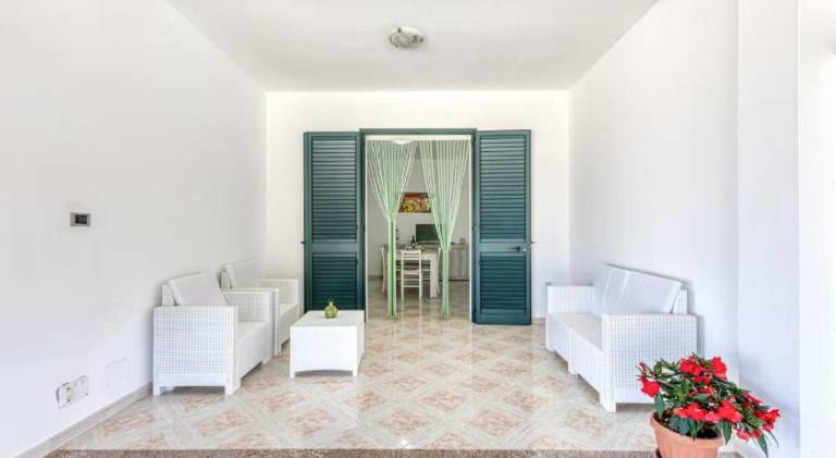 Holiday apartment with patio, grill & garden — photo 4