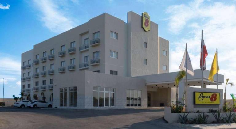 Super 8 by Wyndham Manzanillo