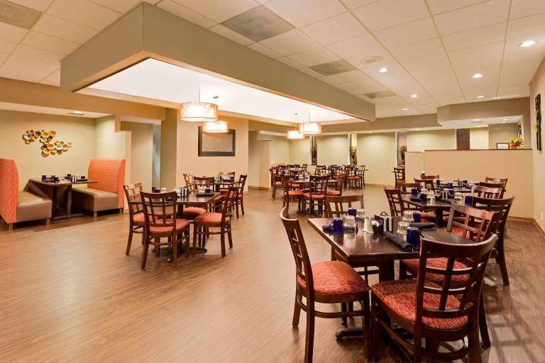 Ramada by Wyndham Marquette — photo 2