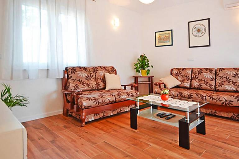 Fully equipped wonderful house with yard, barbeque & terrace | Pets are welcome — photo 2