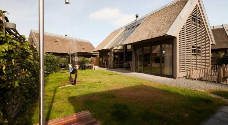 Pleasant vacation home with BBQ, terrace & sauna | Pets allowed in Bergen