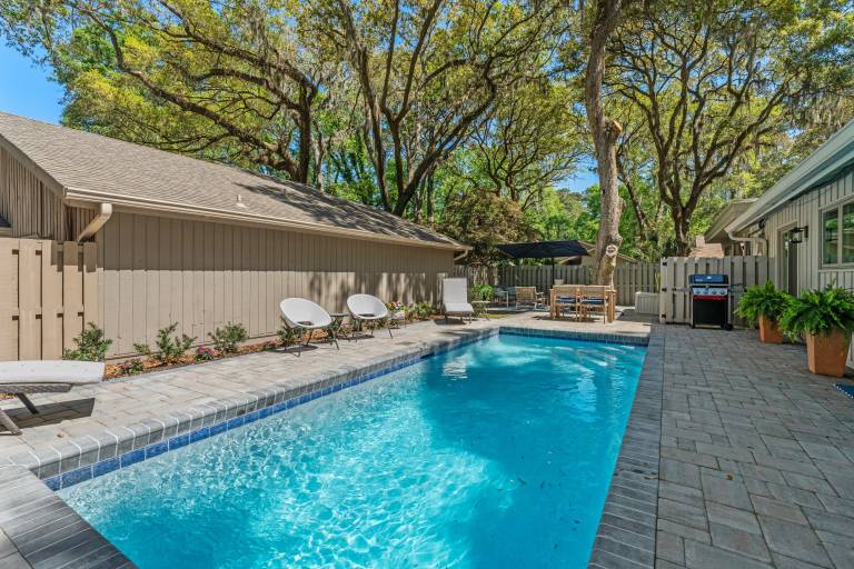 Vacation home with private pool, barbecue & jacuzzi | City view in Hilton Head Island, SC