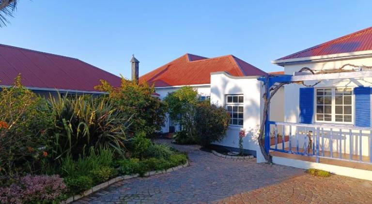 Guinea Fowl Lodge - Lagoon & Heads View B&B, Central Knysna — photo 5