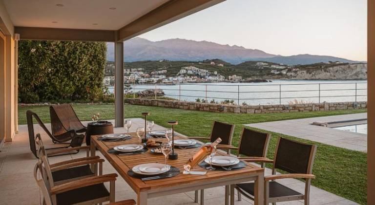 Villa with barbeque, terrace & pool — photo 4