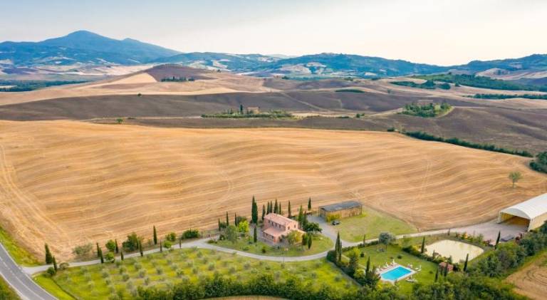 Farm with pool, yard & barbecue in Pienza