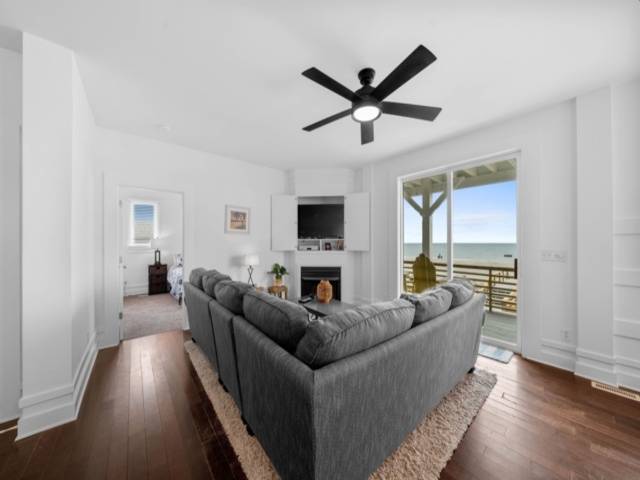 Vacation home with patio — photo 3