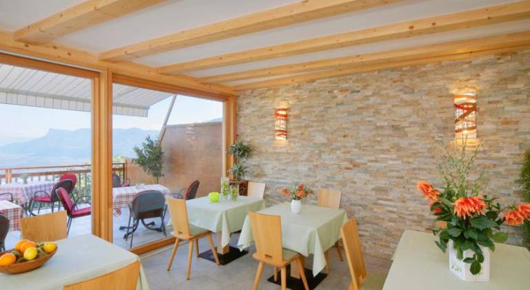 Serviced apartment with yard, patio & pool | Good for workation | Pet-friendly — photo 4