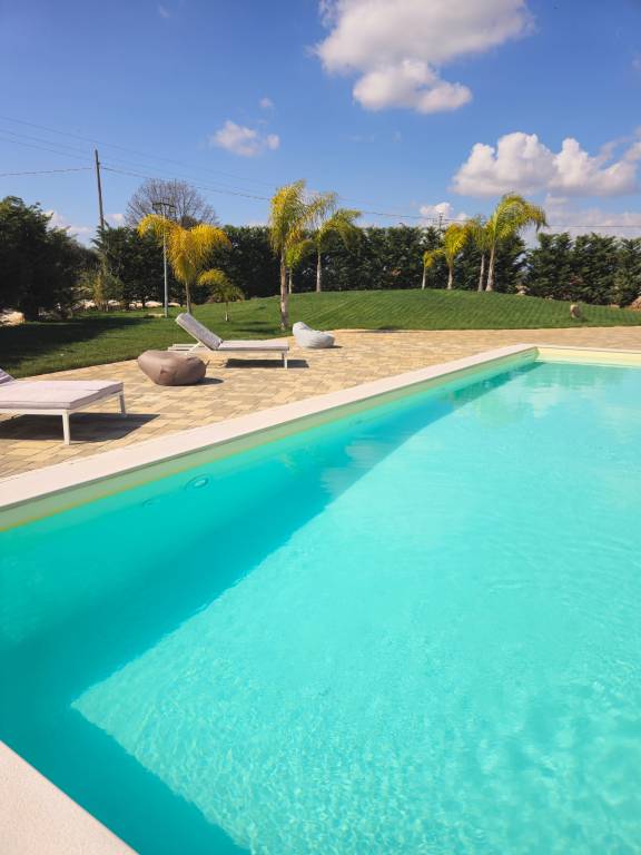 Villa with grill, private pool & garden | Garden view in Conversano