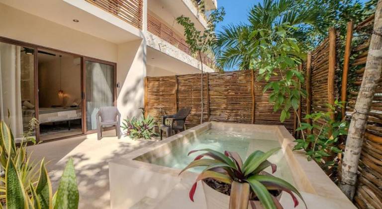 Modern Condo with Pool Fast Wifi Perfect in Tulum